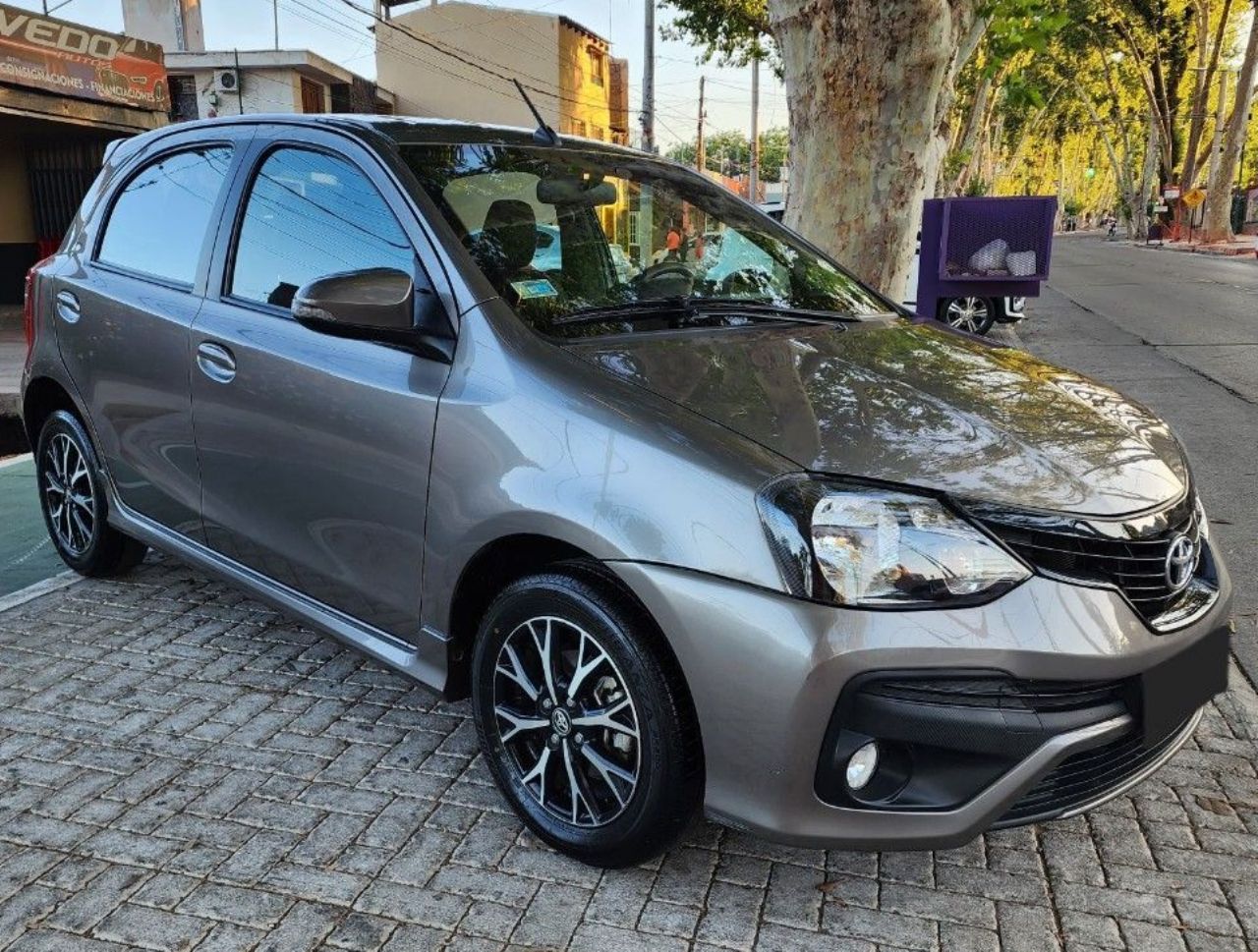 Toyota Etios Usado en Mendoza, deRuedas