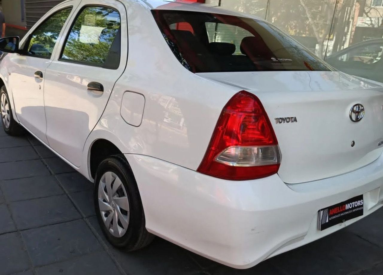Toyota Etios Usado en Mendoza, deRuedas