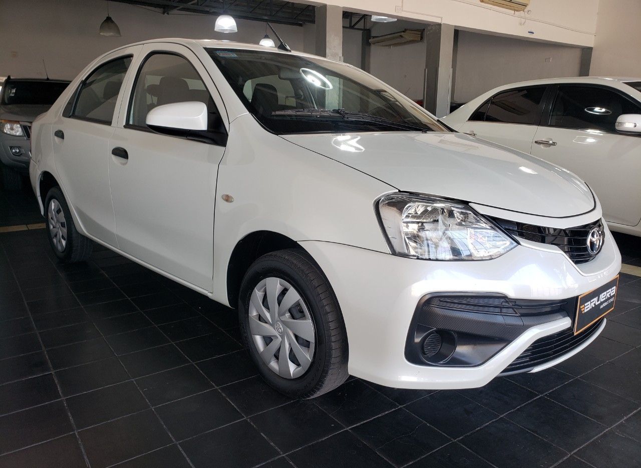 Toyota Etios Usado en Mendoza, deRuedas