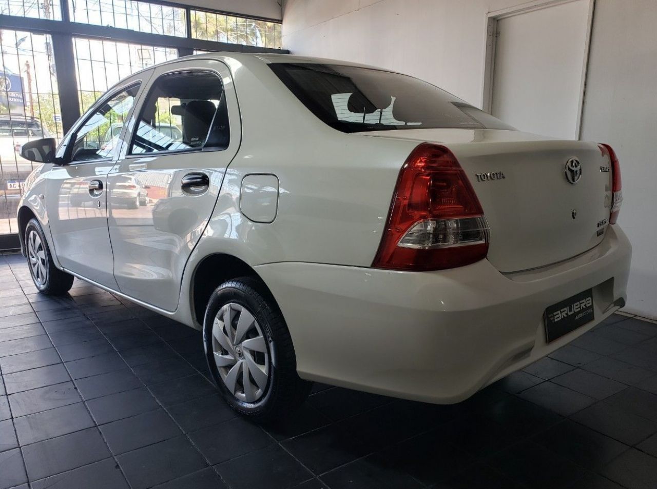 Toyota Etios Usado en Mendoza, deRuedas