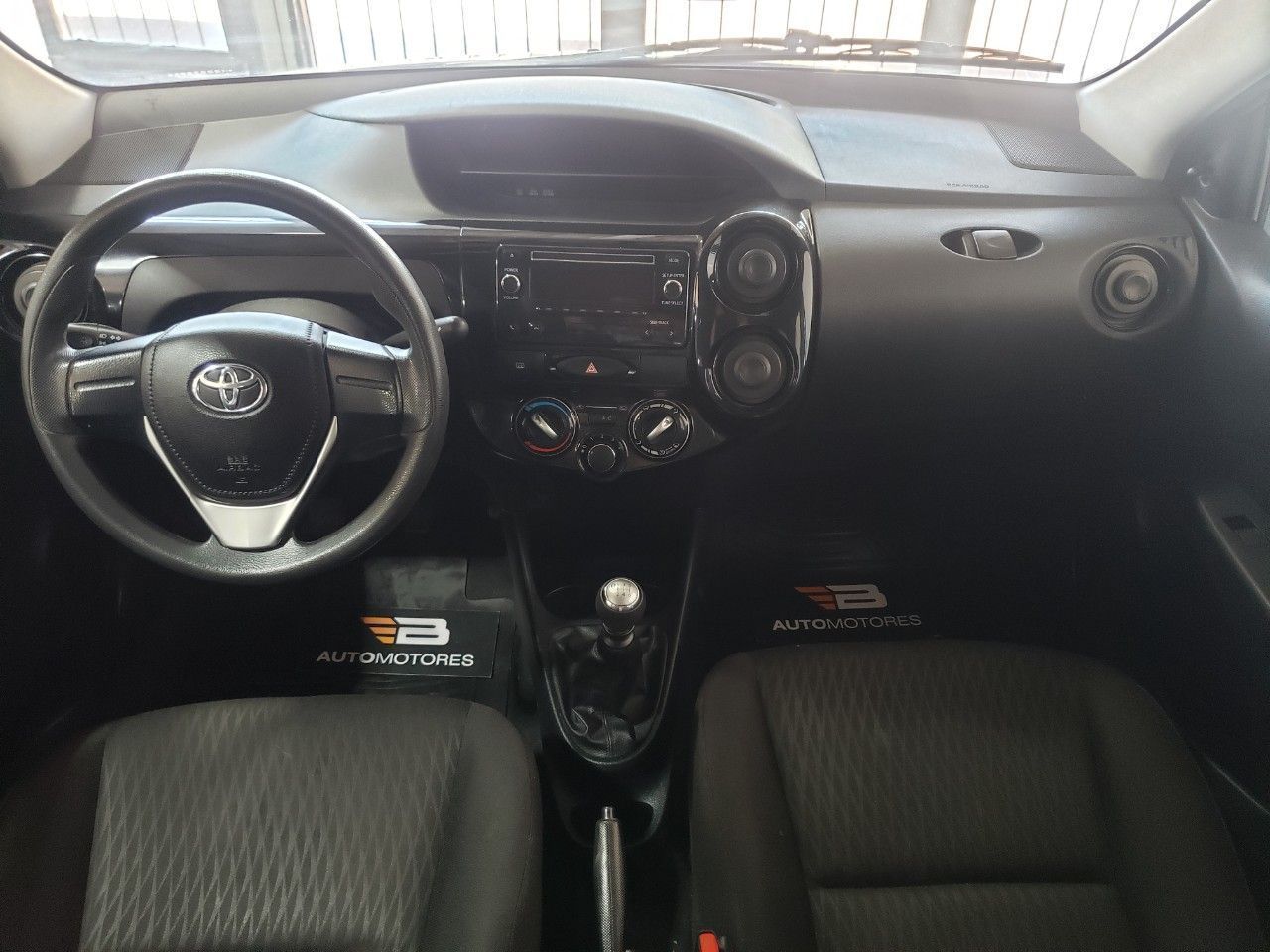Toyota Etios Usado en Mendoza, deRuedas