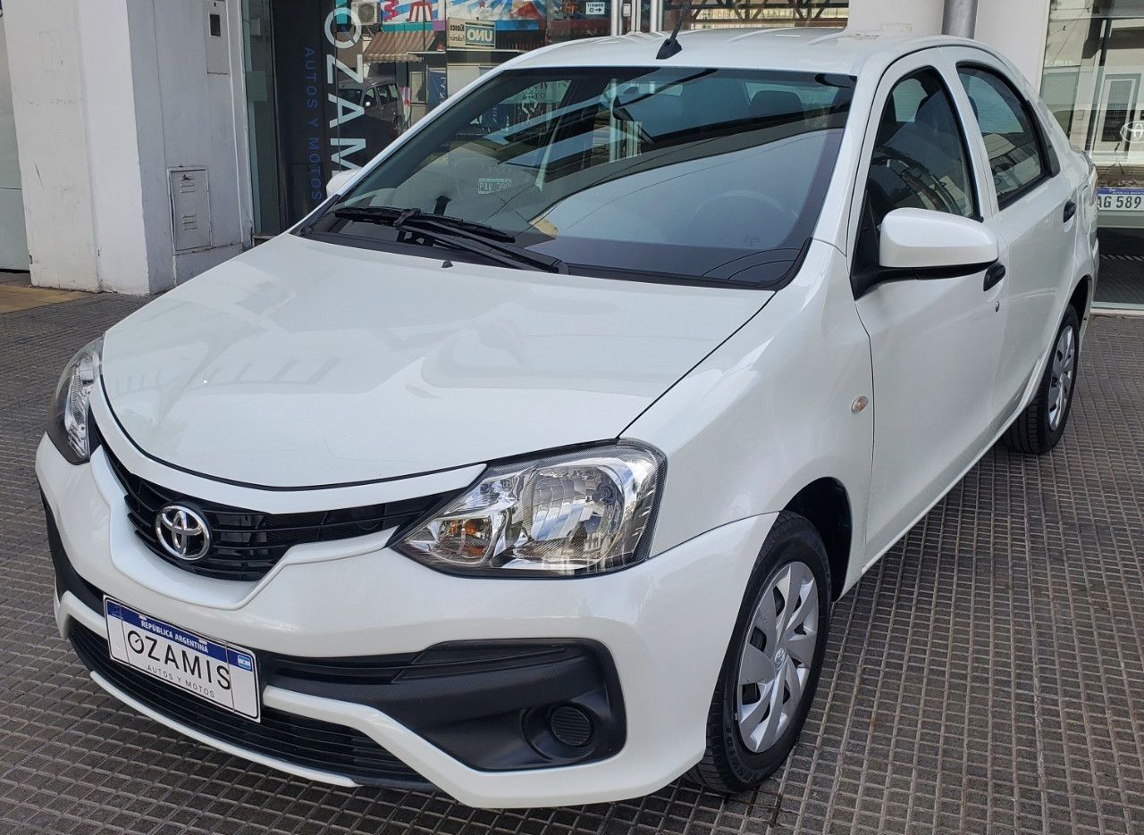 Toyota Etios Usado en Mendoza, deRuedas
