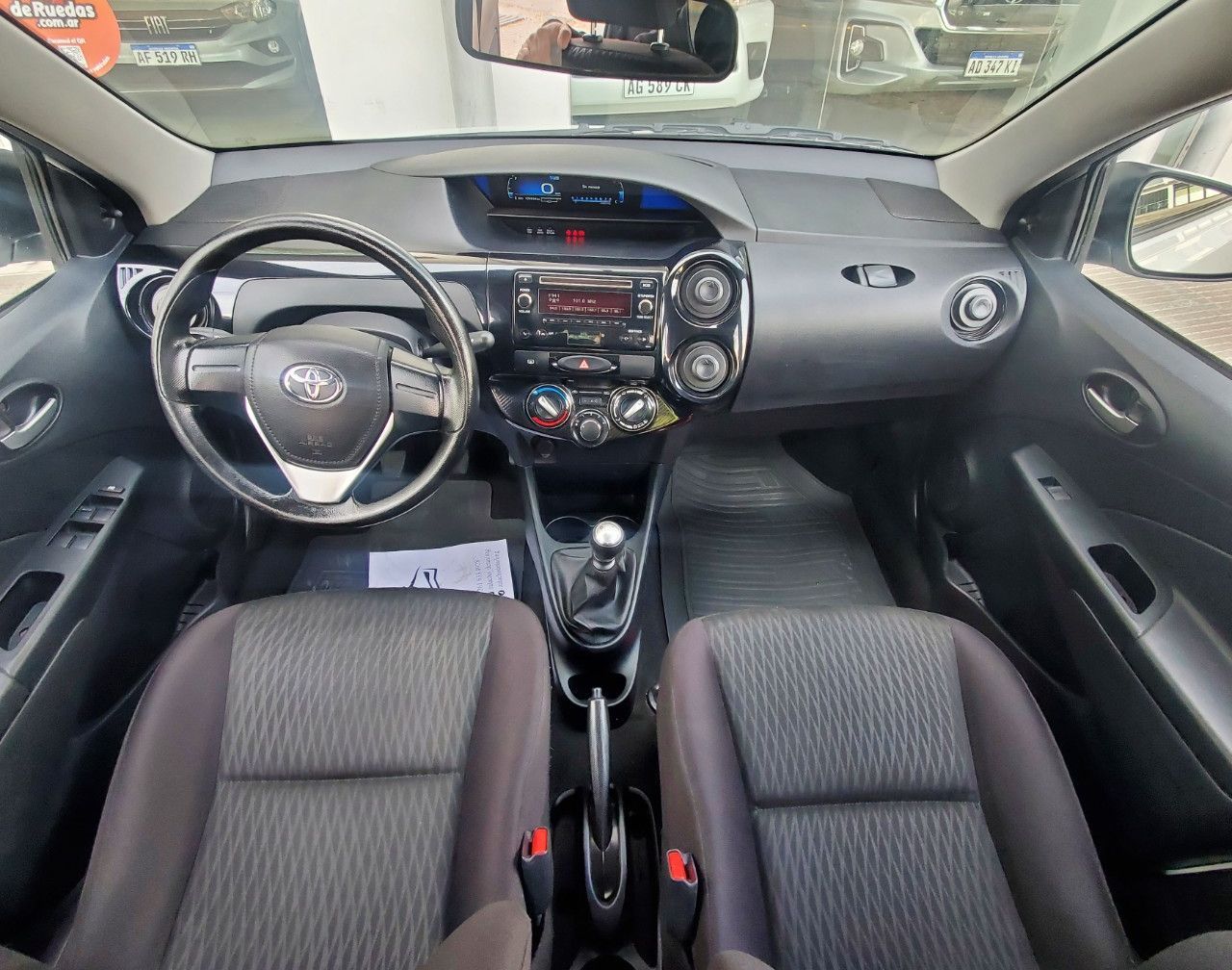 Toyota Etios Usado en Mendoza, deRuedas