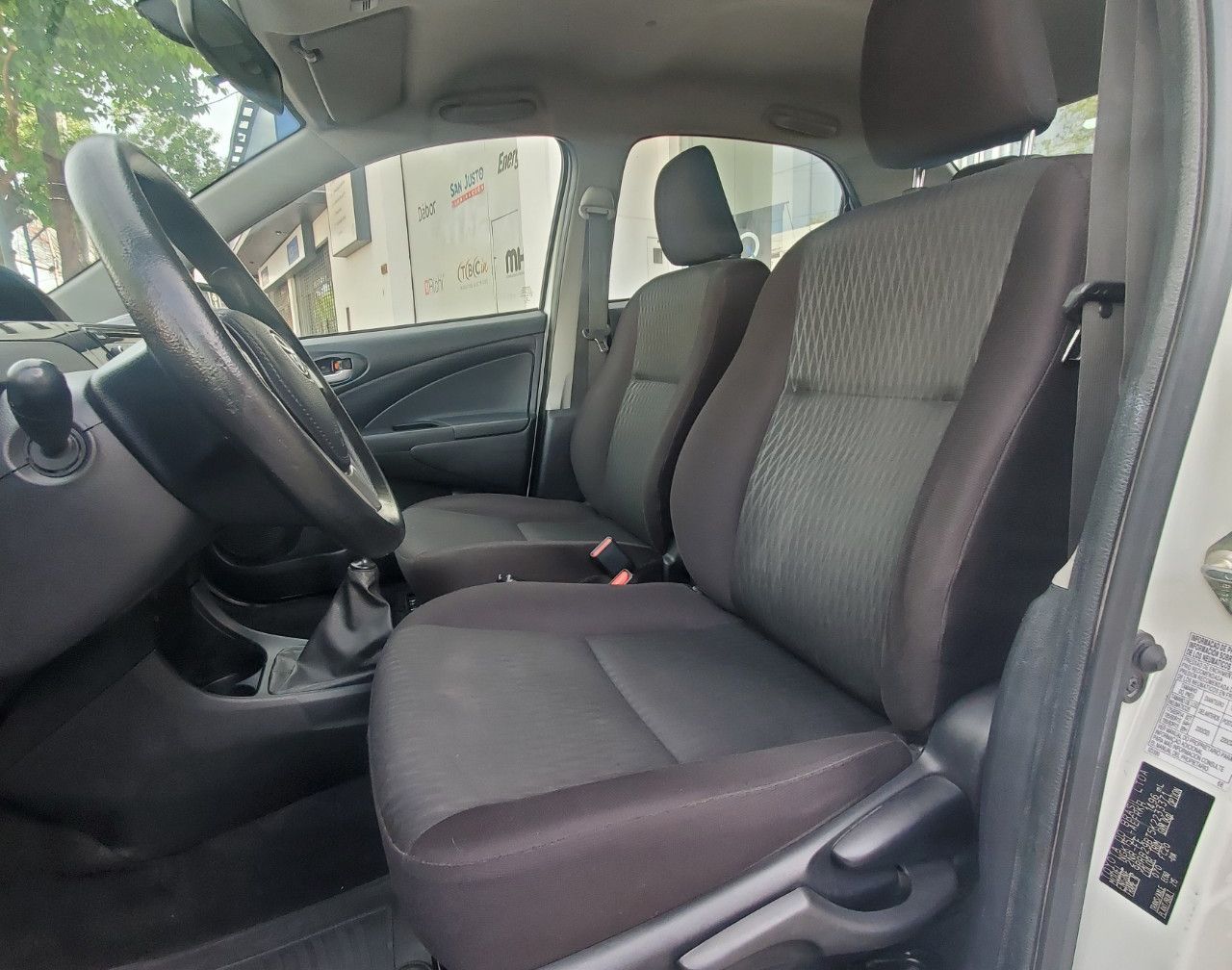 Toyota Etios Usado en Mendoza, deRuedas