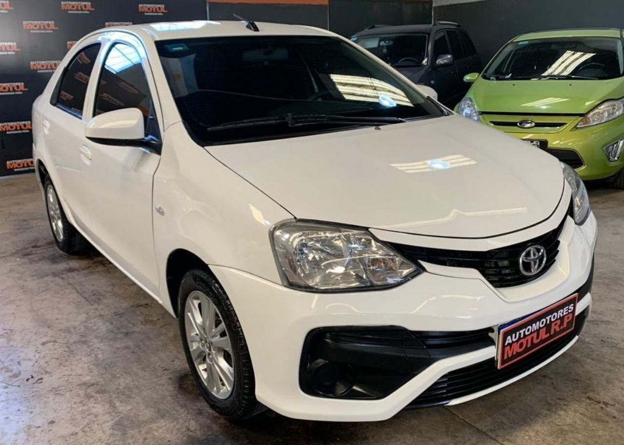Toyota Etios Usado en Mendoza, deRuedas