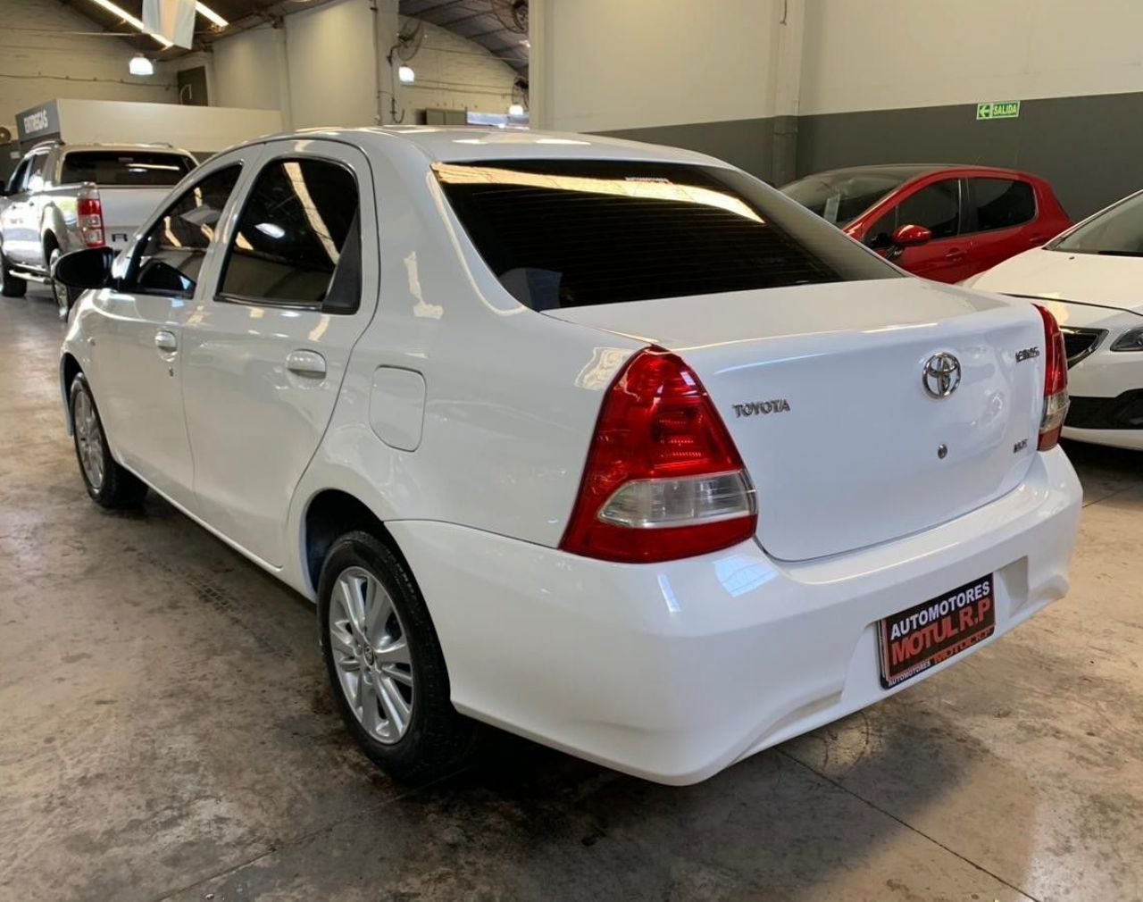 Toyota Etios Usado en Mendoza, deRuedas