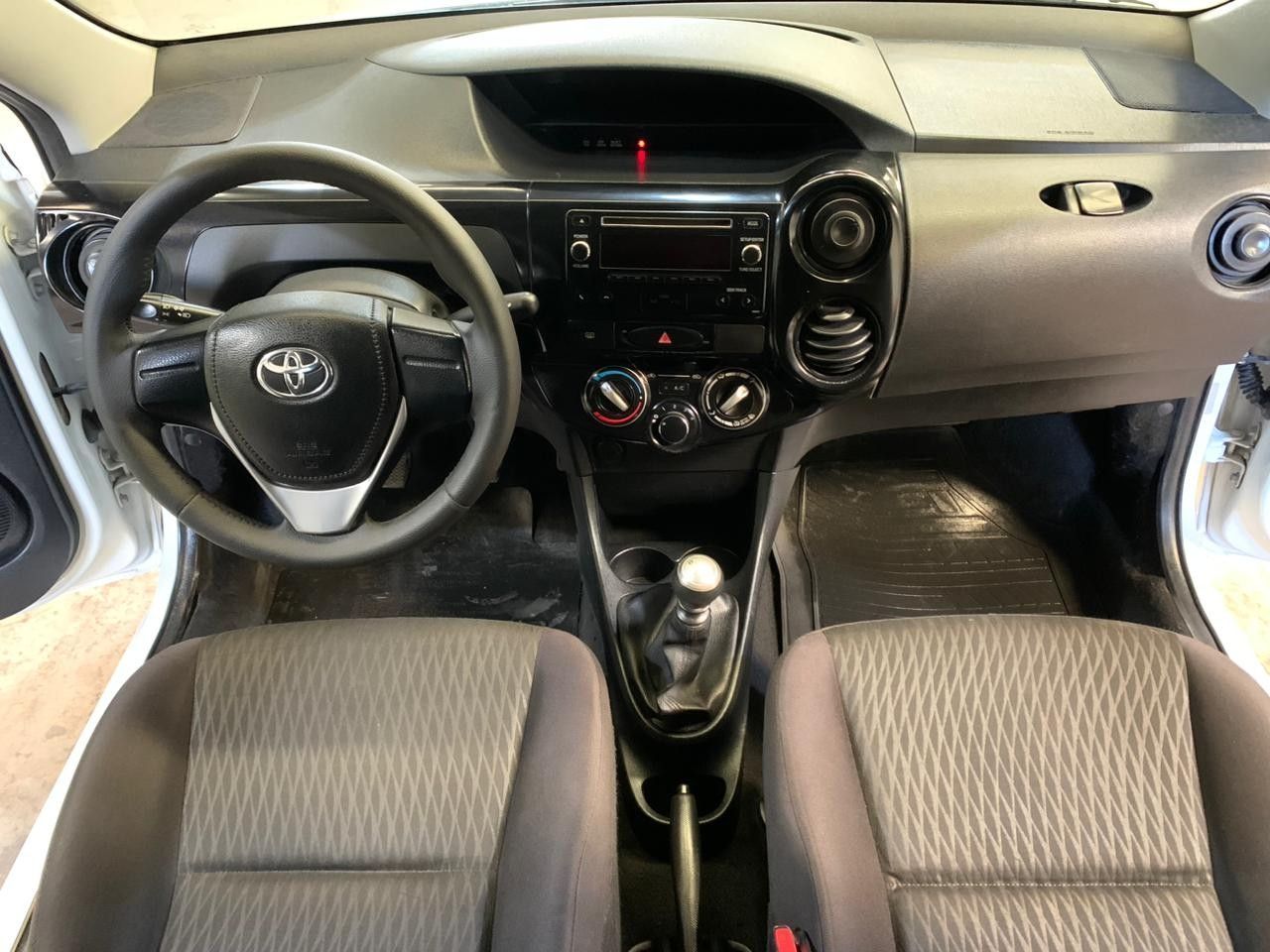 Toyota Etios Usado en Mendoza, deRuedas