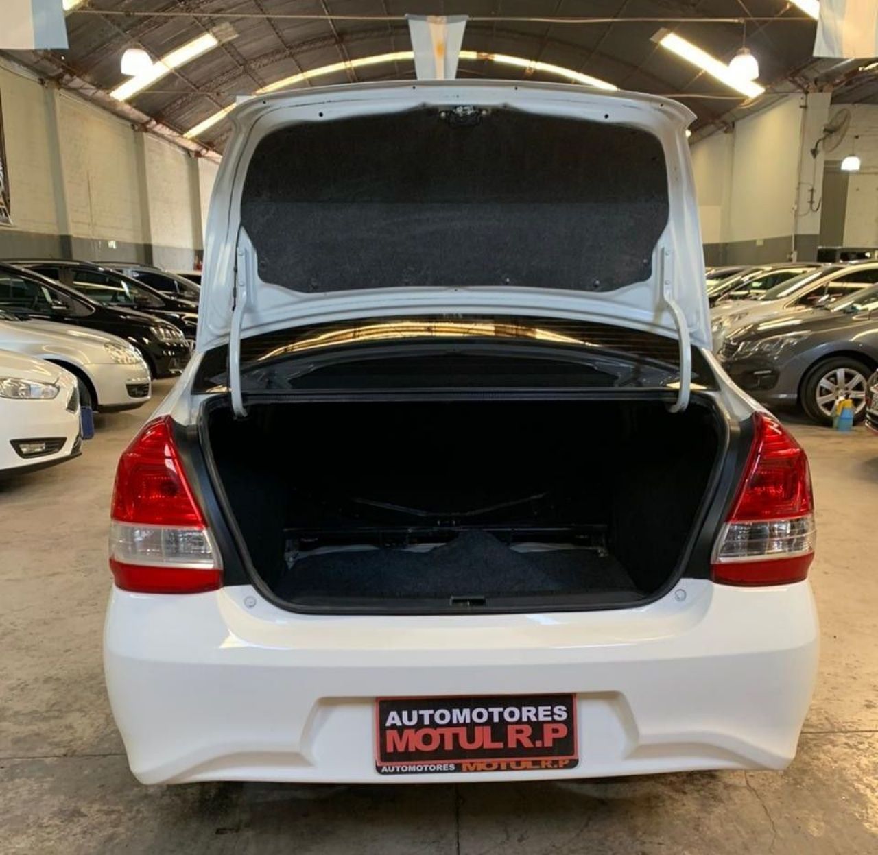 Toyota Etios Usado en Mendoza, deRuedas