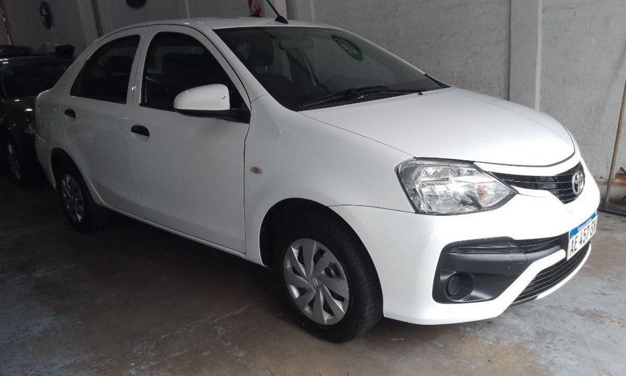 Toyota Etios Usado en Mendoza, deRuedas