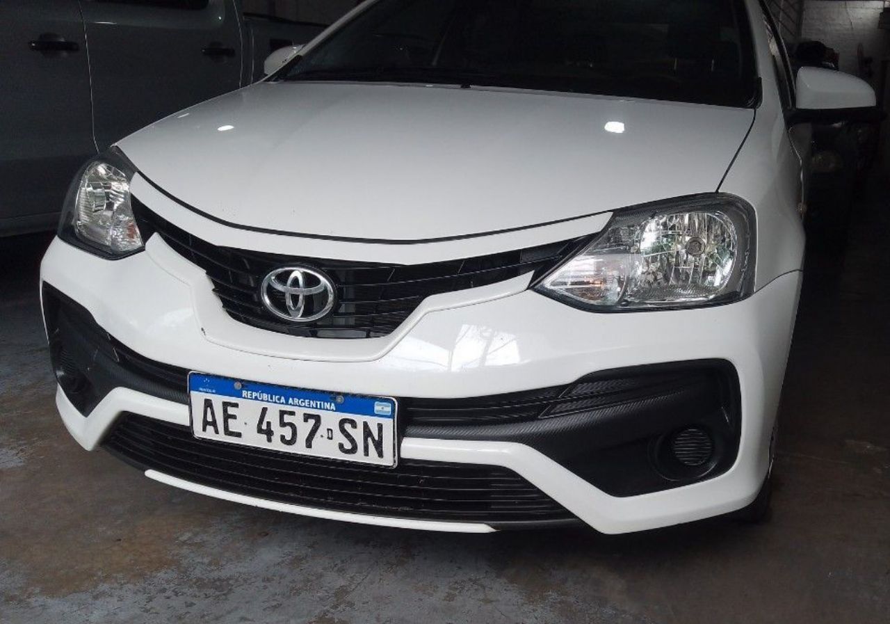 Toyota Etios Usado en Mendoza, deRuedas