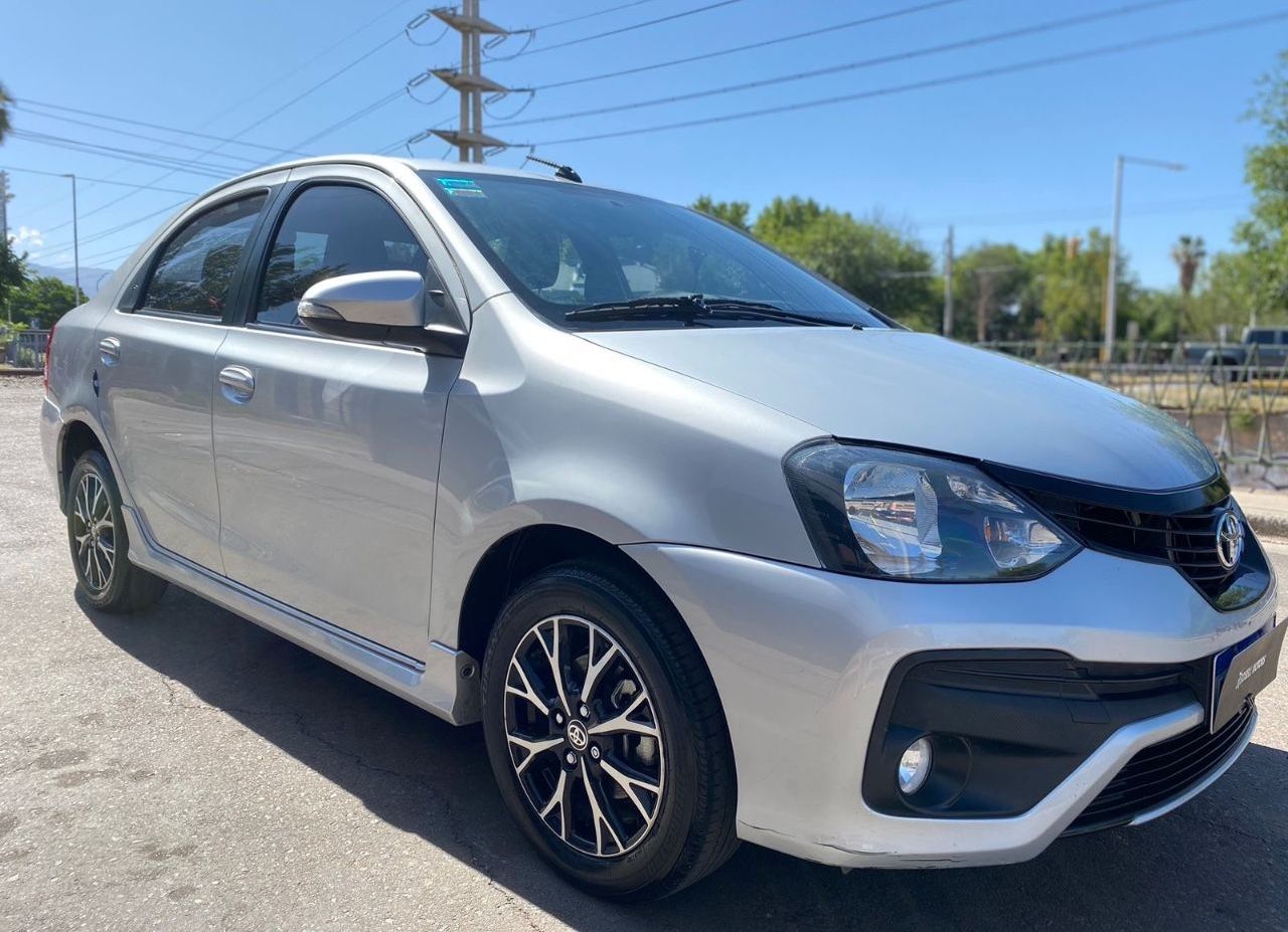 Toyota Etios Usado Financiado en Mendoza, deRuedas