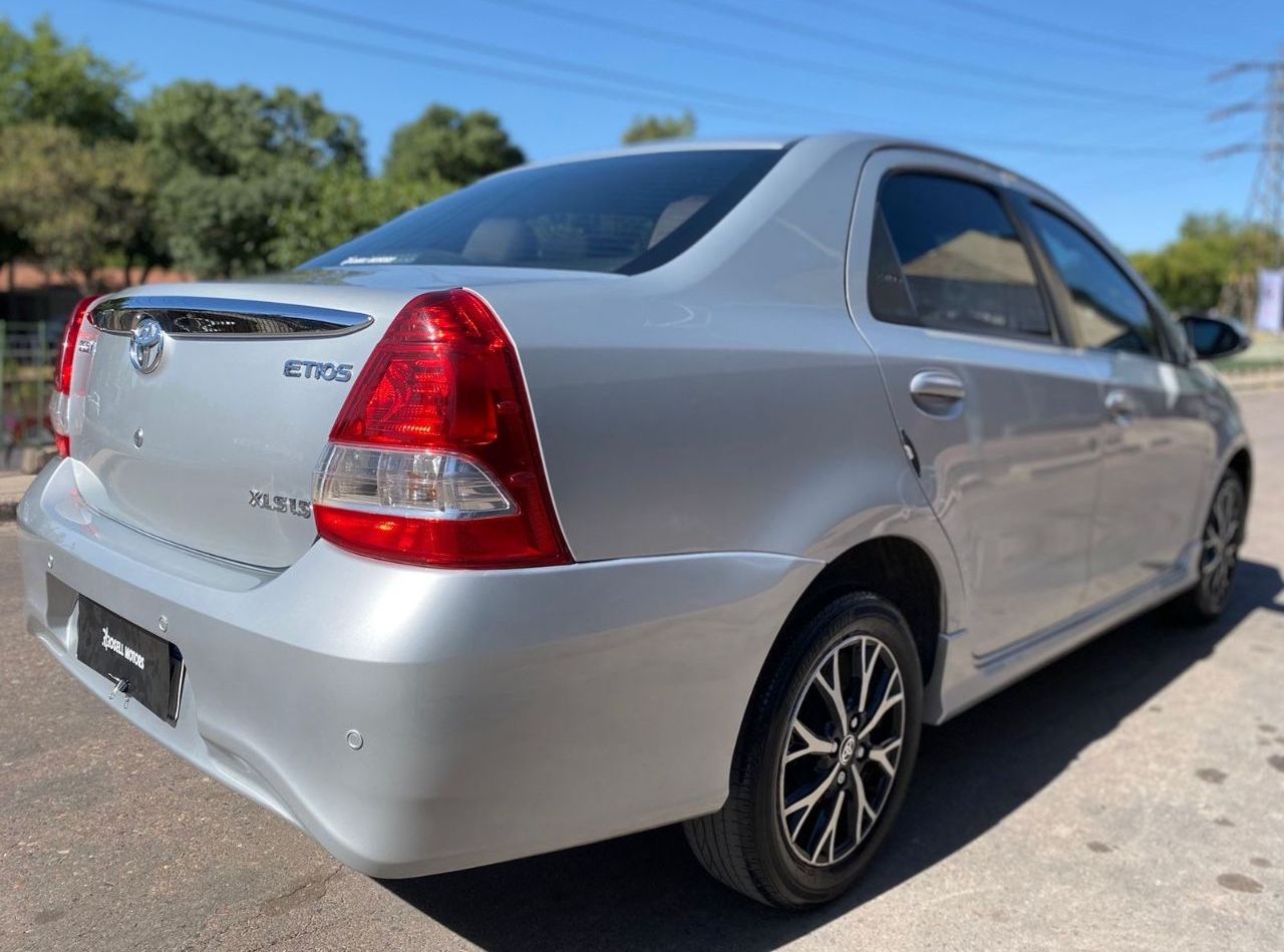Toyota Etios Usado Financiado en Mendoza, deRuedas