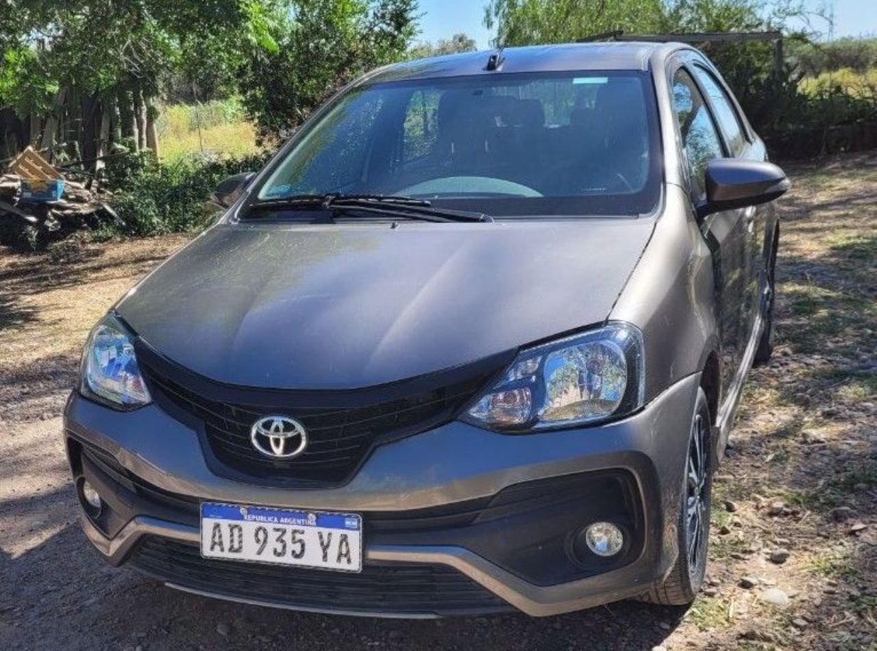 Toyota Etios Usado en Mendoza, deRuedas