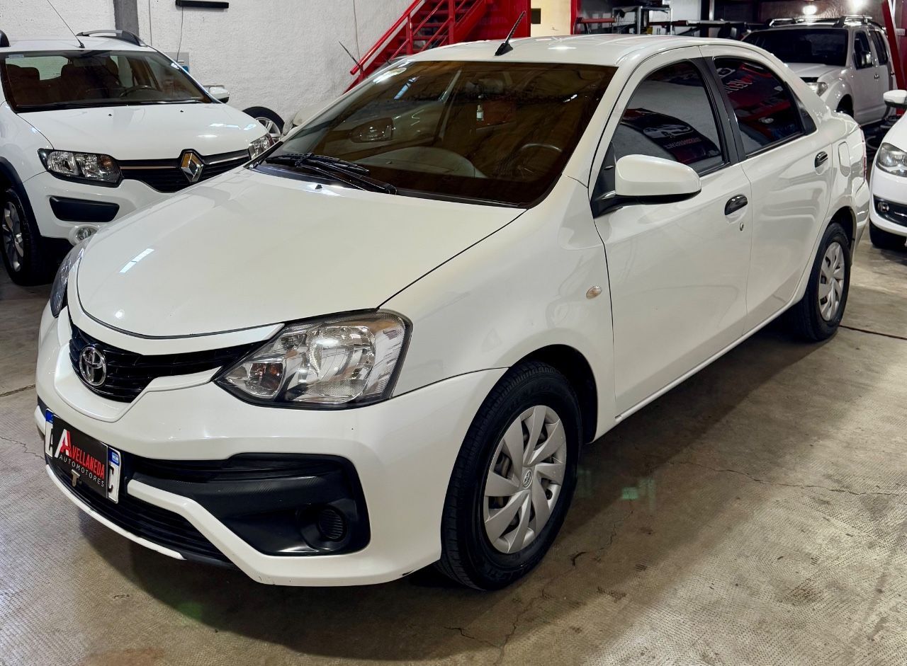 Toyota Etios Usado en Mendoza, deRuedas