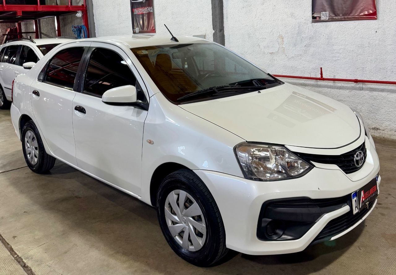 Toyota Etios Usado en Mendoza, deRuedas