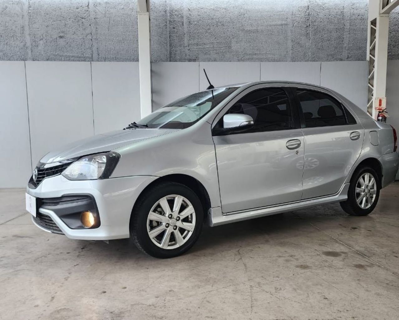Toyota Etios Usado Financiado en Mendoza, deRuedas