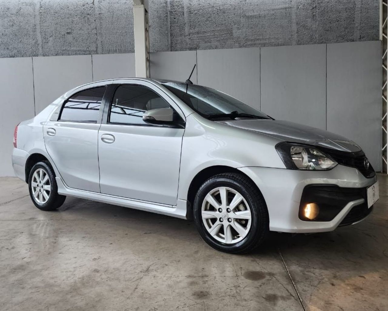 Toyota Etios Usado Financiado en Mendoza, deRuedas