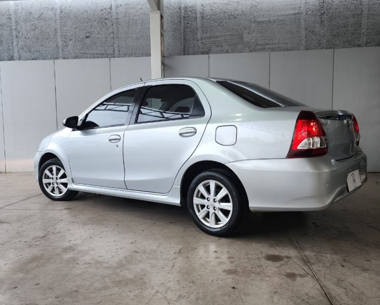Toyota Etios Usado Financiado en Mendoza, deRuedas