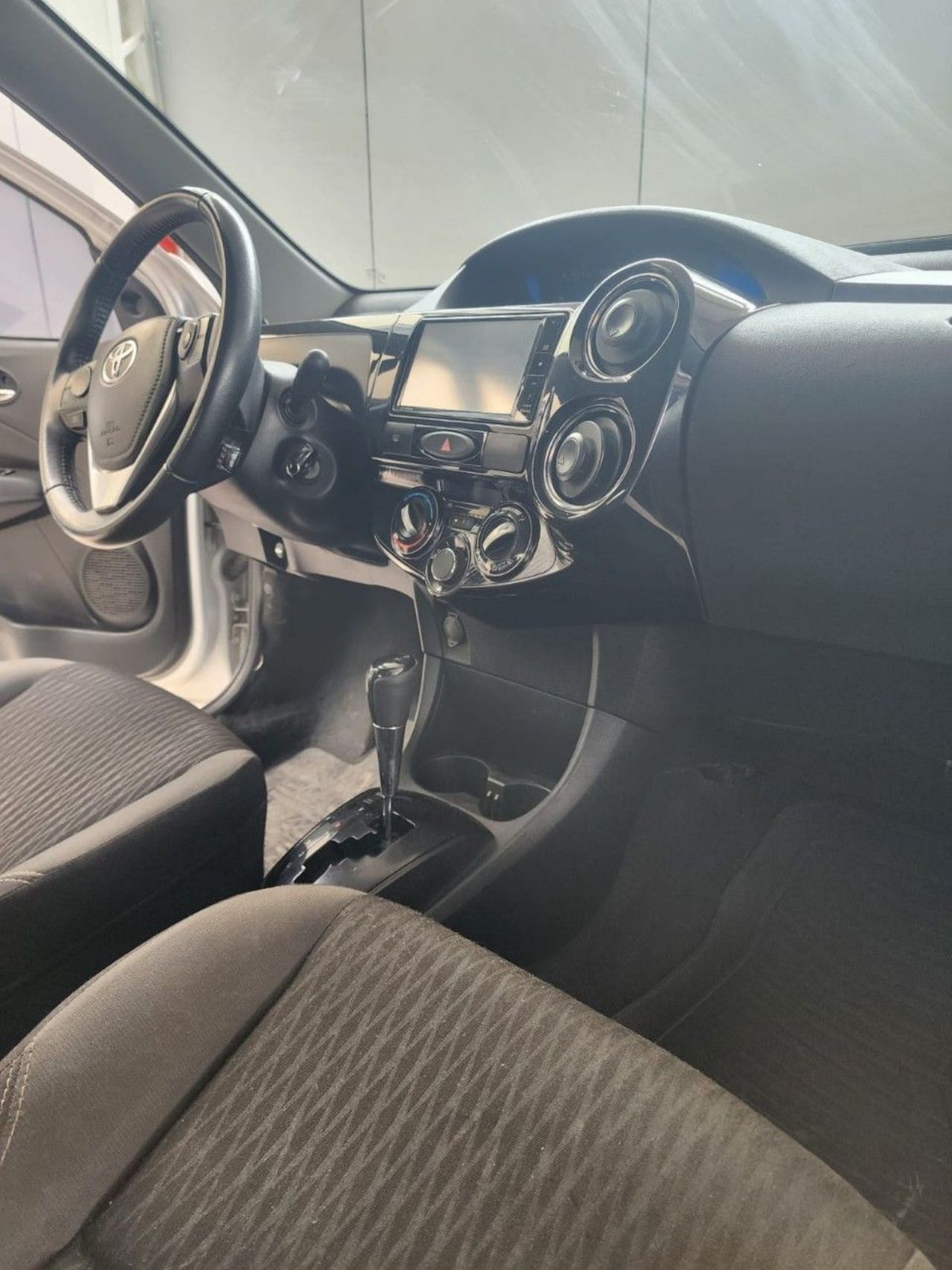 Toyota Etios Usado Financiado en Mendoza, deRuedas