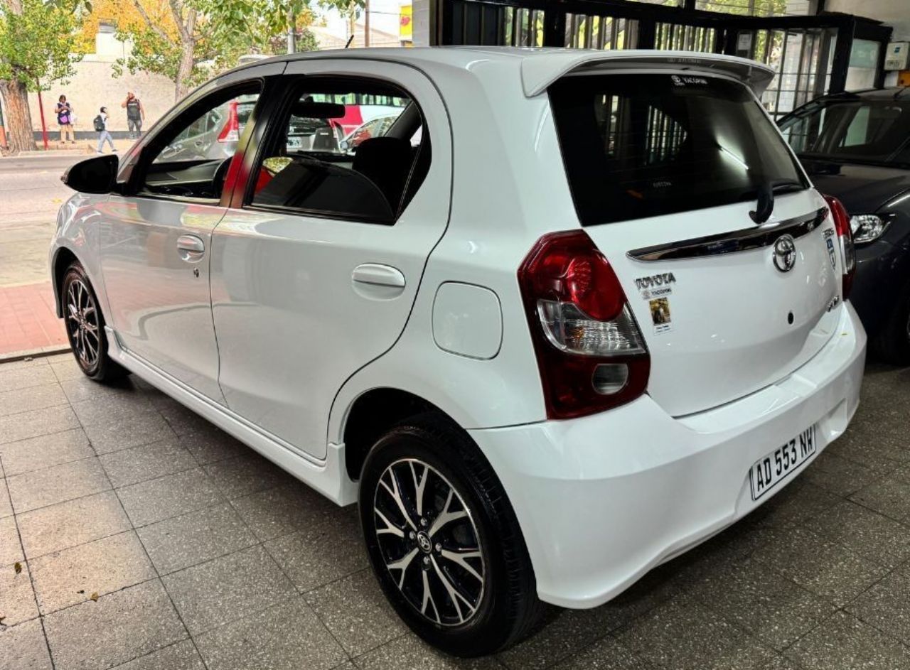 Toyota Etios Usado Financiado en Mendoza, deRuedas