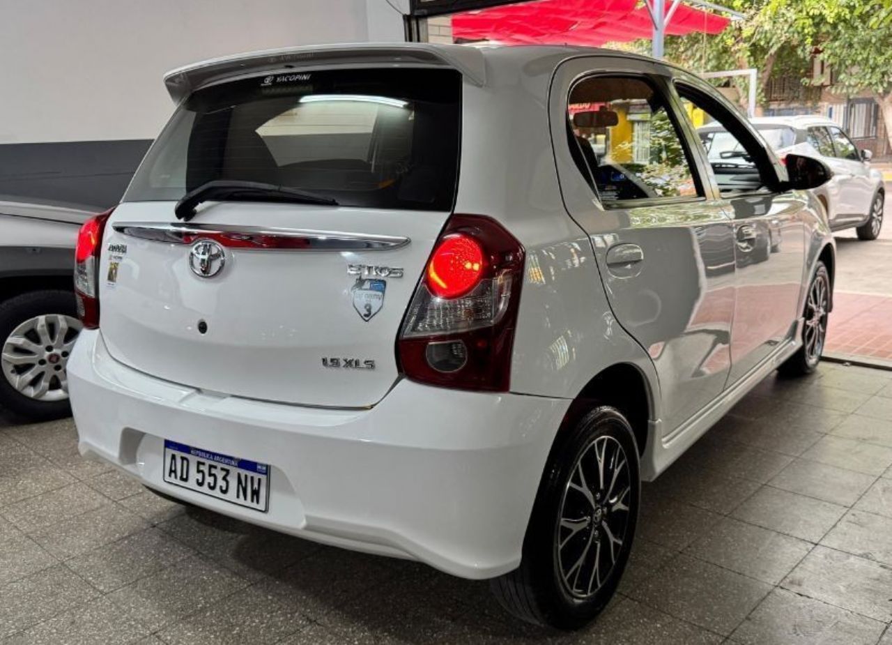 Toyota Etios Usado Financiado en Mendoza, deRuedas
