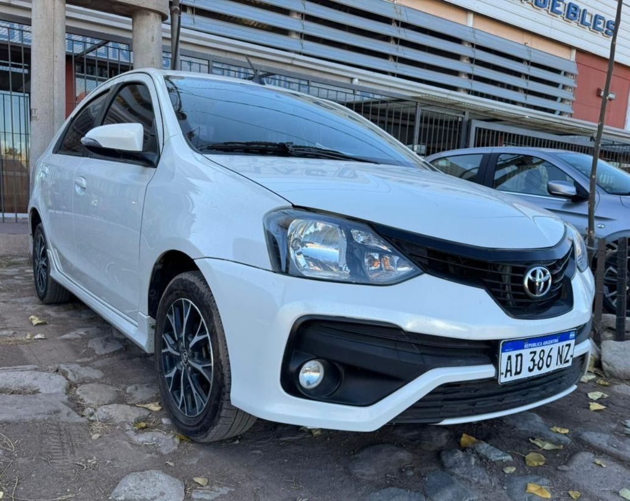 Toyota Etios Usado en Mendoza, deRuedas