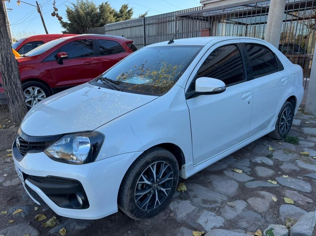 Toyota Etios Usado en Mendoza, deRuedas
