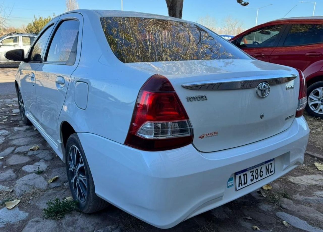 Toyota Etios Usado en Mendoza, deRuedas