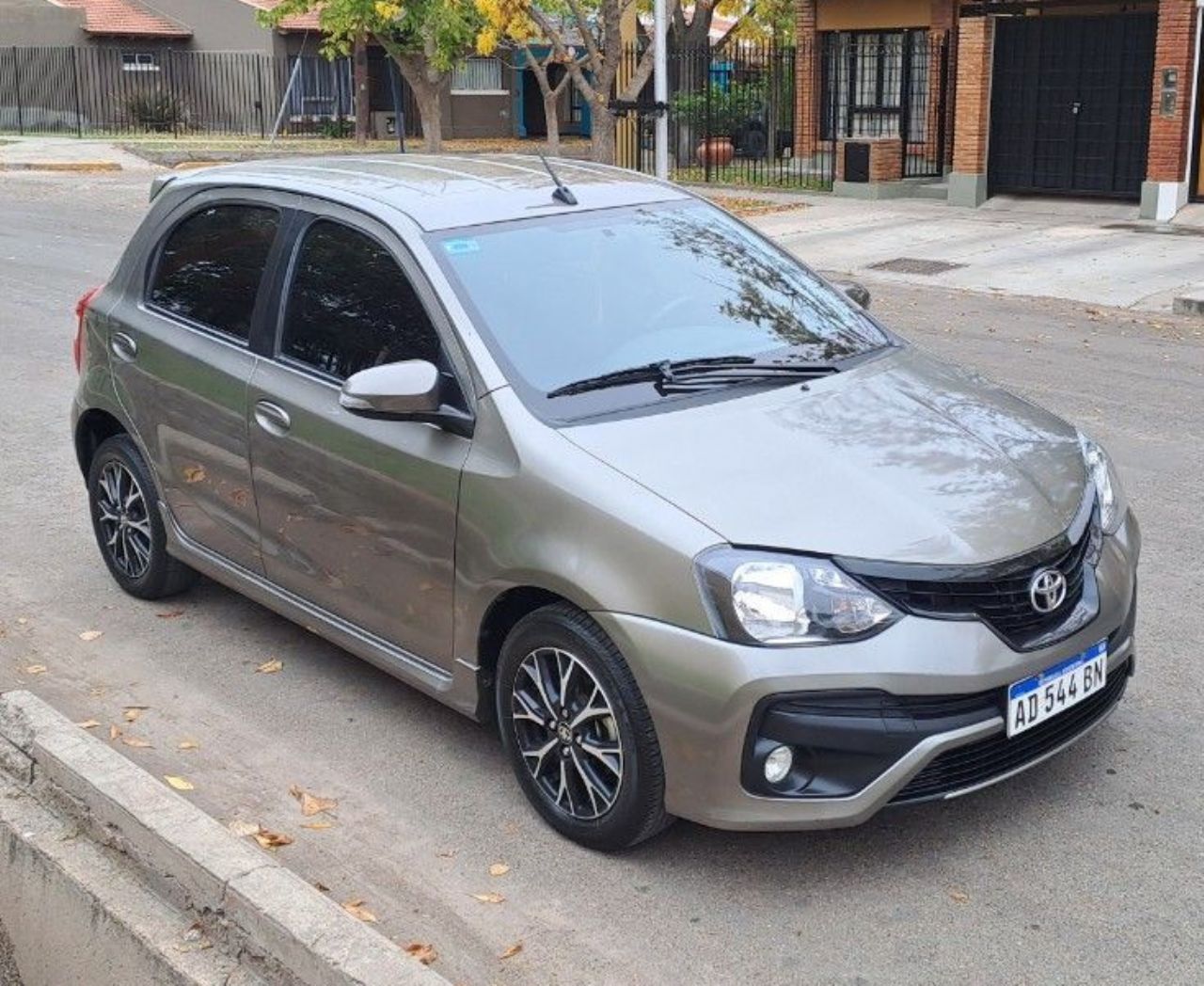 Toyota Etios Usado en Mendoza, deRuedas