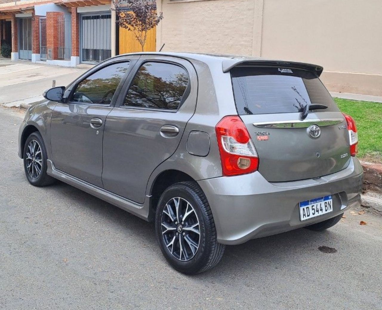 Toyota Etios Usado en Mendoza, deRuedas