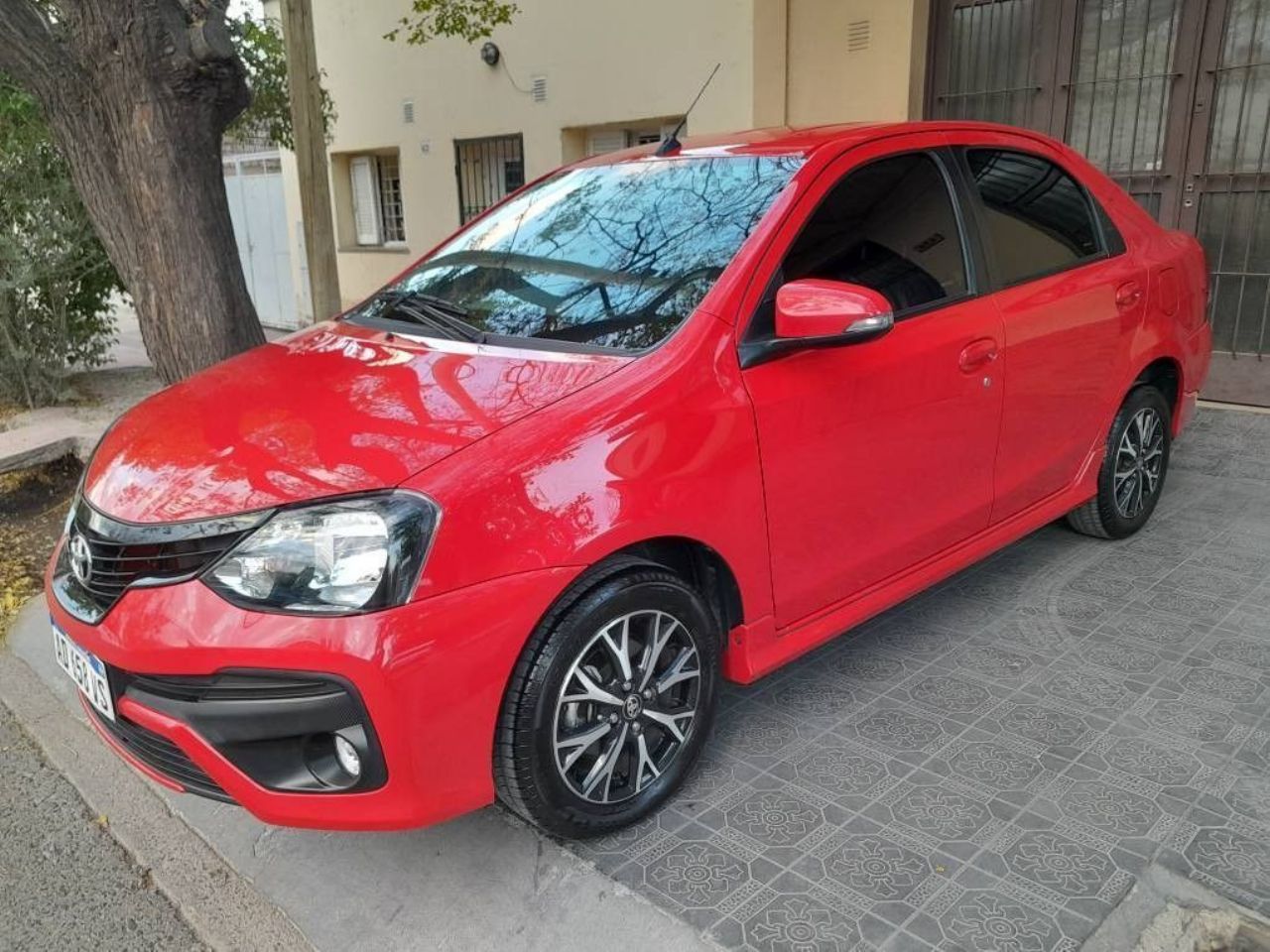Toyota Etios Usado Financiado en Mendoza, deRuedas