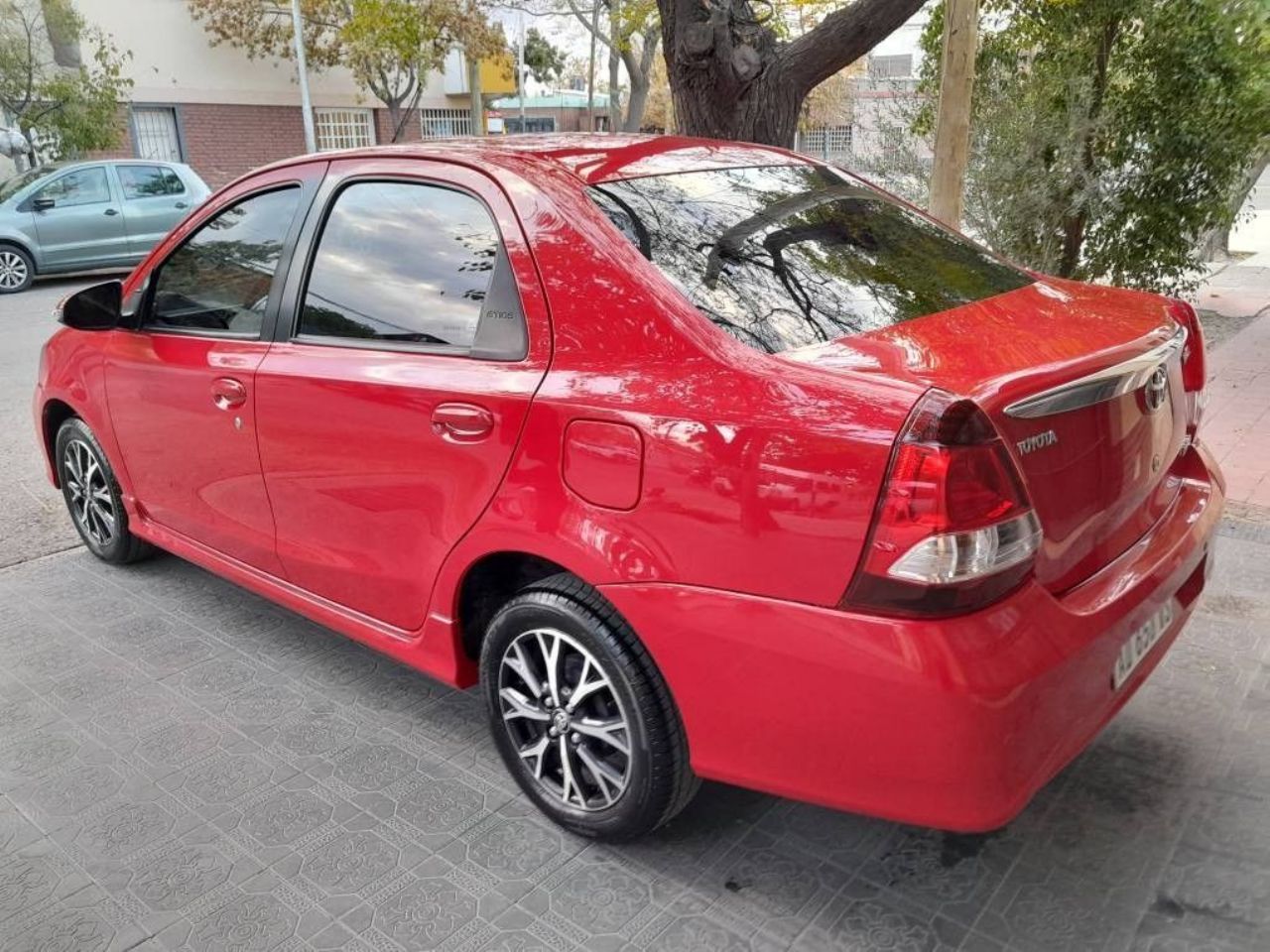 Toyota Etios Usado Financiado en Mendoza, deRuedas