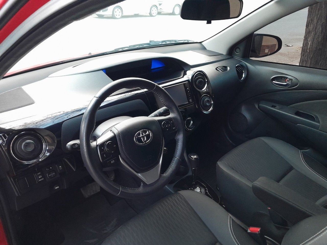 Toyota Etios Usado Financiado en Mendoza, deRuedas