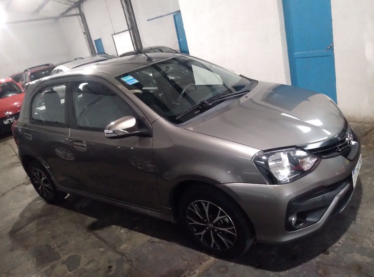Toyota Etios Usado Financiado en Mendoza, deRuedas