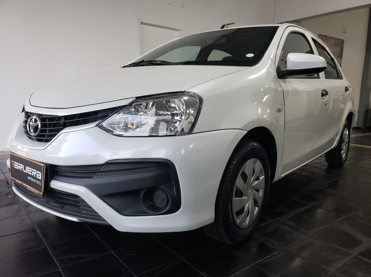 Toyota Etios Usado Financiado en Mendoza, deRuedas
