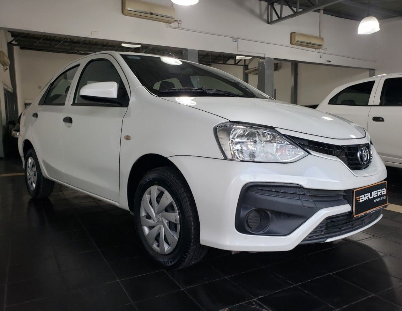 Toyota Etios Usado Financiado en Mendoza, deRuedas