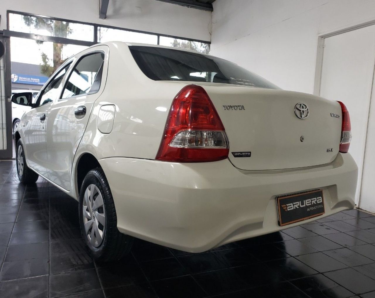 Toyota Etios Usado Financiado en Mendoza, deRuedas