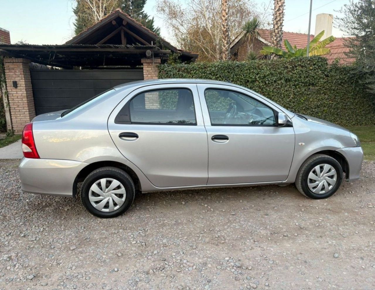 Toyota Etios Usado en Mendoza, deRuedas