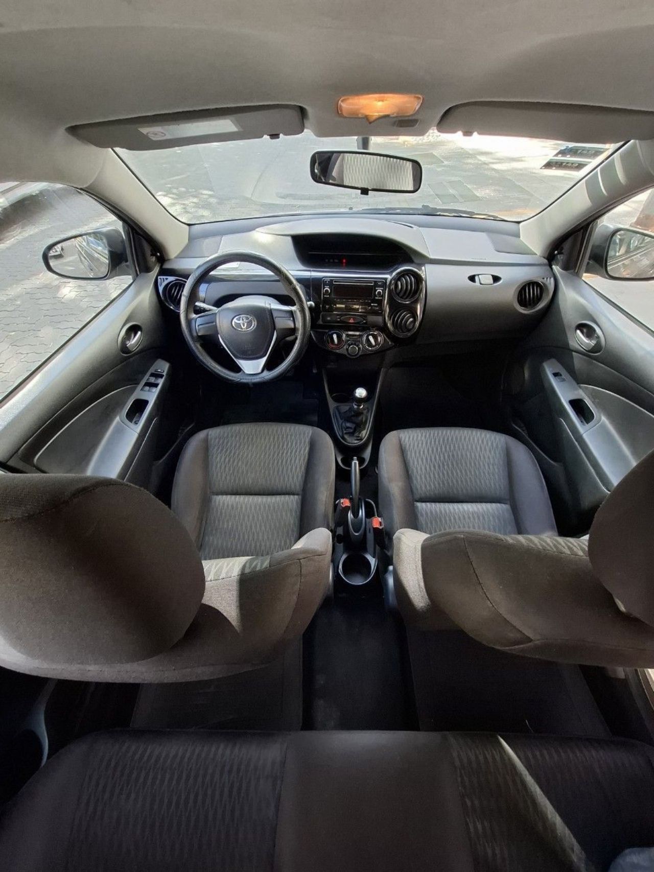 Toyota Etios Usado en Mendoza, deRuedas