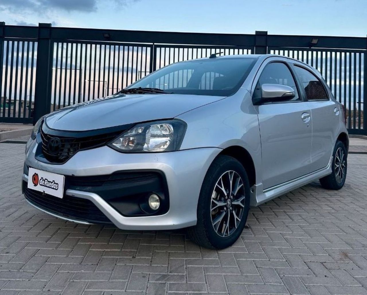Toyota Etios Usado en Mendoza, deRuedas