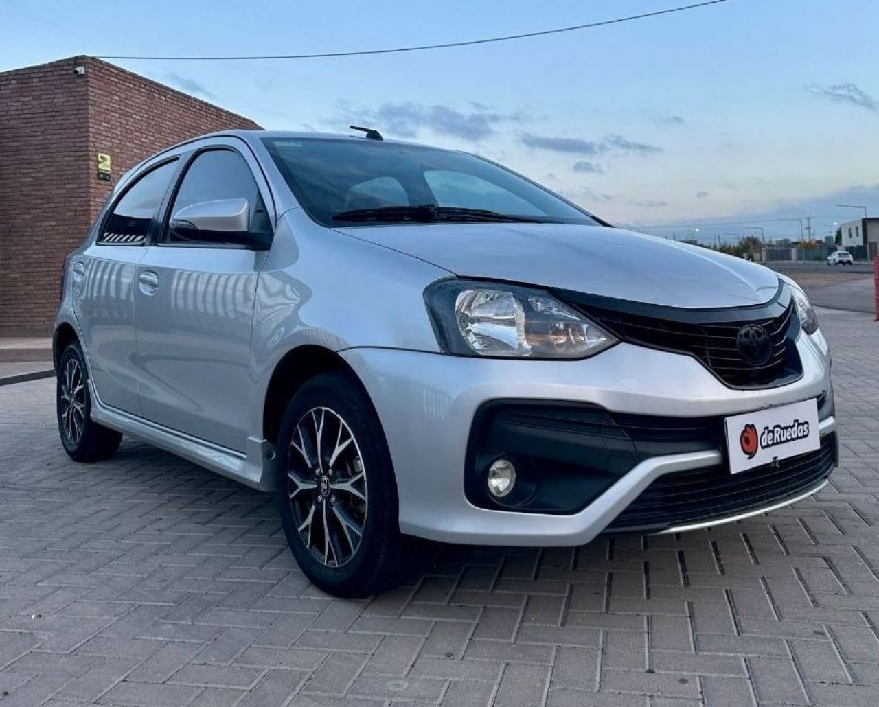 Toyota Etios Usado en Mendoza, deRuedas