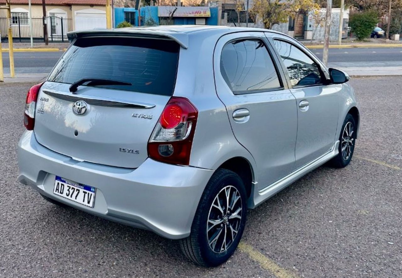 Toyota Etios Usado en Mendoza, deRuedas