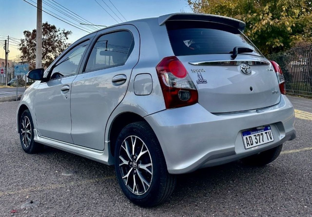 Toyota Etios Usado en Mendoza, deRuedas