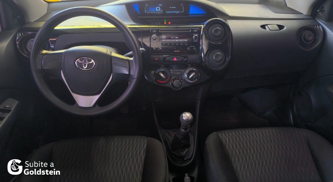 Toyota Etios Usado en Mendoza, deRuedas
