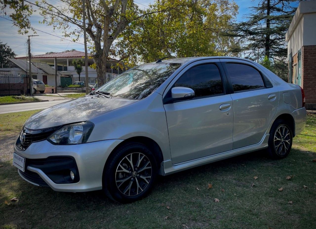 Toyota Etios Usado Financiado en Córdoba, deRuedas
