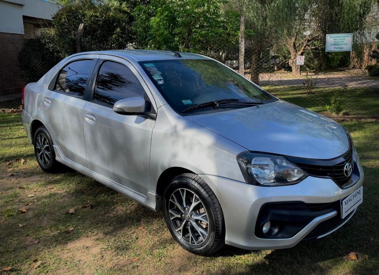 Toyota Etios Usado Financiado en Córdoba, deRuedas