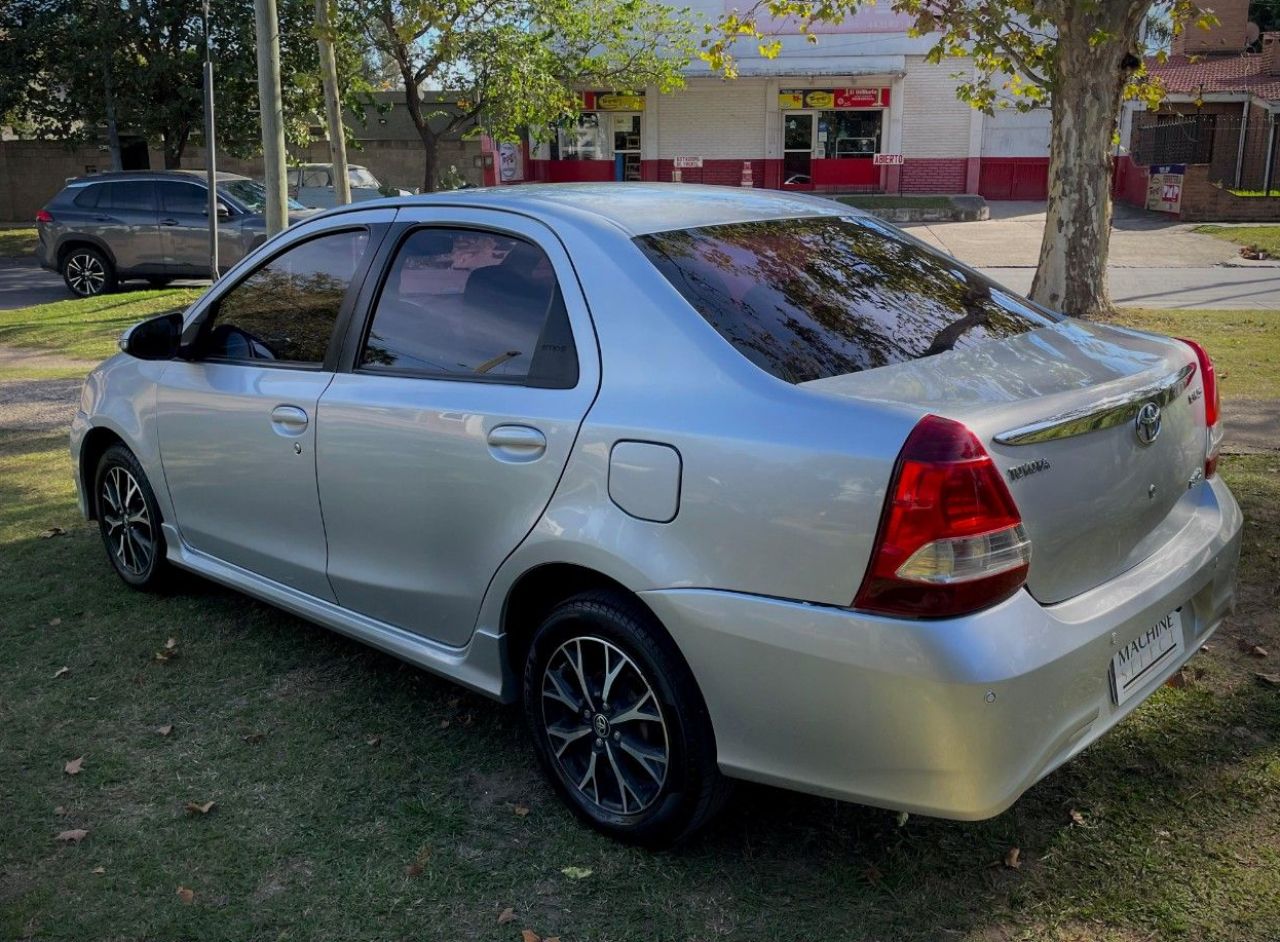 Toyota Etios Usado Financiado en Córdoba, deRuedas