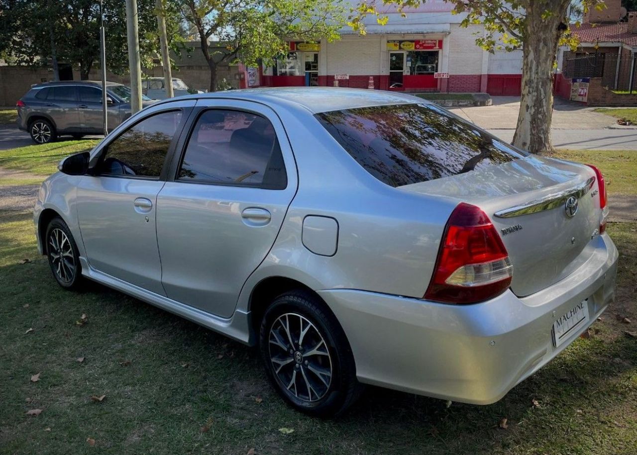 Toyota Etios Usado Financiado en Córdoba, deRuedas