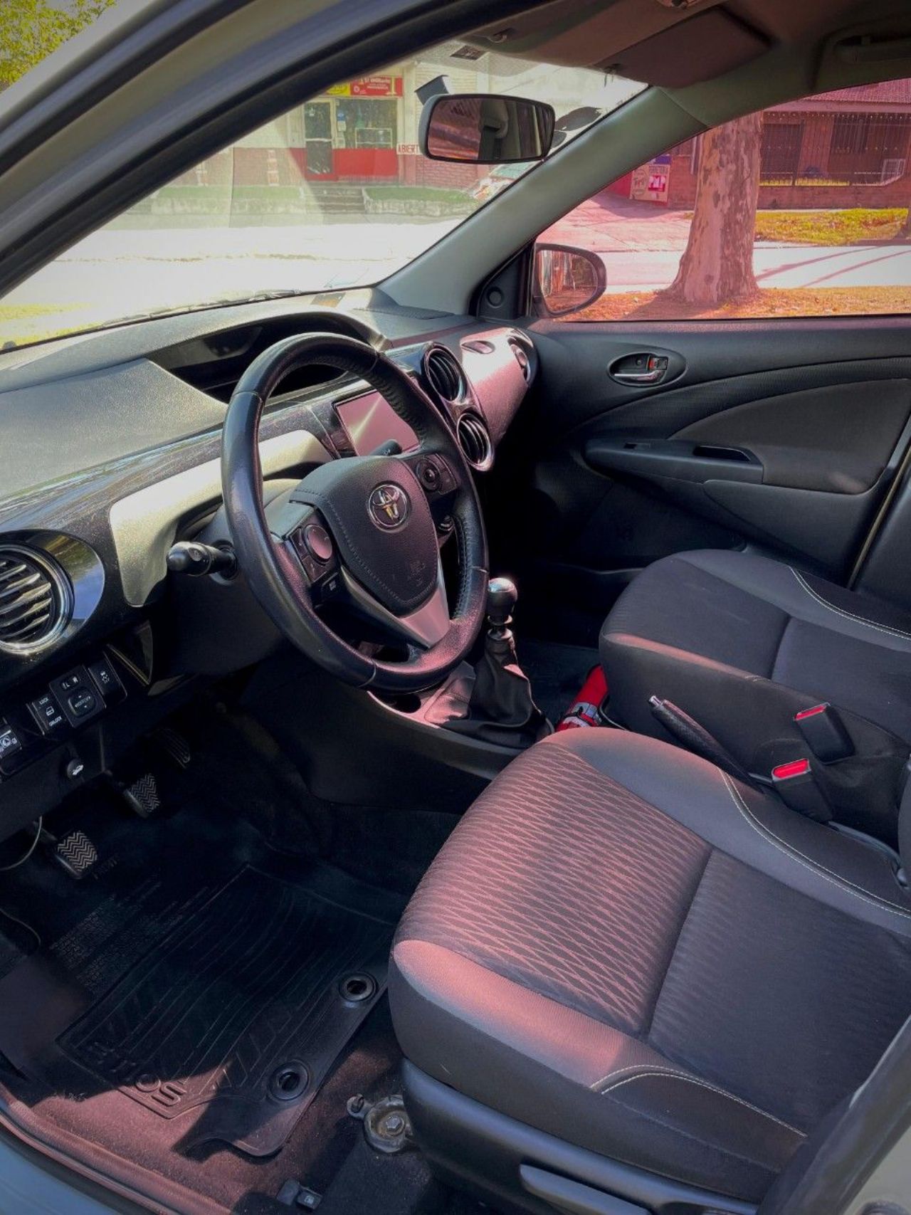 Toyota Etios Usado Financiado en Córdoba, deRuedas