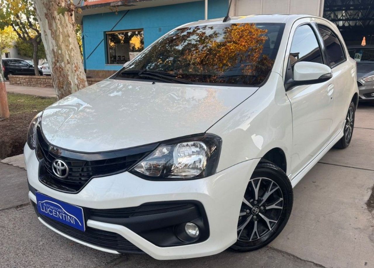 Toyota Etios Usado Financiado en Mendoza, deRuedas